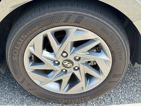 Certified 2025 Hyundai Elantra Hybrid FWD image 17