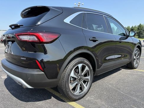 Used 2024 Ford Escape Platinum image 40