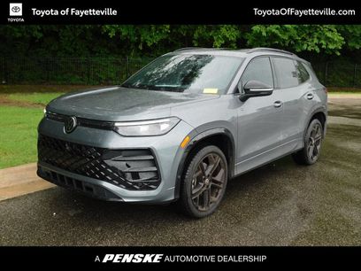 Used 2025 Volkswagen Tiguan SE R-Line