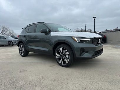 New 2026 Volvo XC40 B5 Plus w/ Climate Package