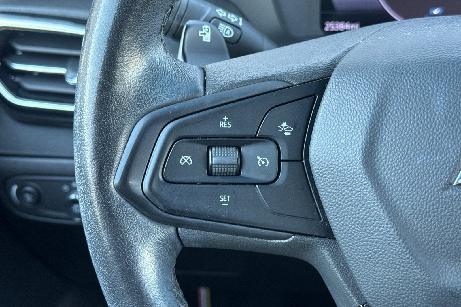 Used 2023 Chevrolet Bolt LT w/ Infotainment Package FWD image 35