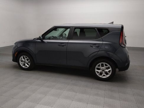 Used 2025 Kia Soul LX image 3