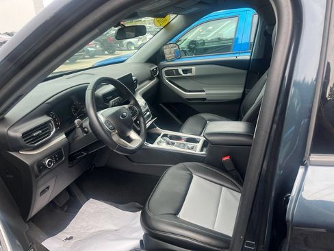Used 2024 Ford Explorer XLT w/ Equipment Group 202A AWD/4WD image 4