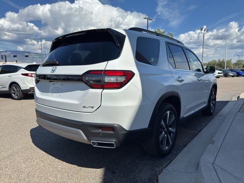 Used 2025 Honda Pilot Elite image 6