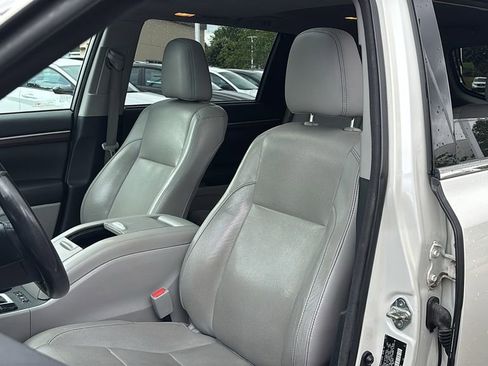 Used 2014 Toyota Highlander Limited w/ Driver Technology Package AWD/4WD image 10