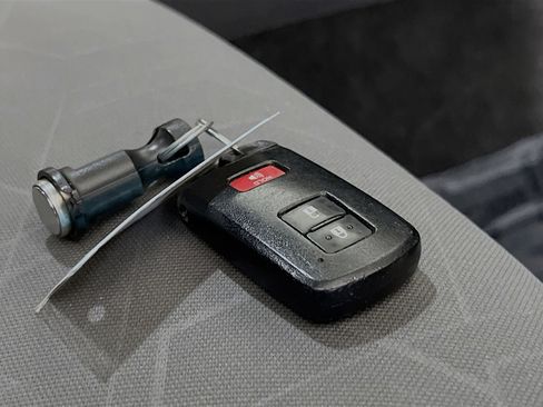 Used 2020 Toyota Tacoma TRD Off-Road AWD/4WD image 35