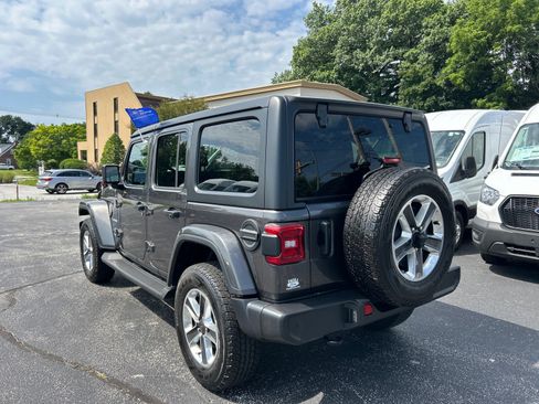 Used 2022 Jeep Wrangler Unlimited Sahara w/ Cold Weather Group AWD/4WD image 12