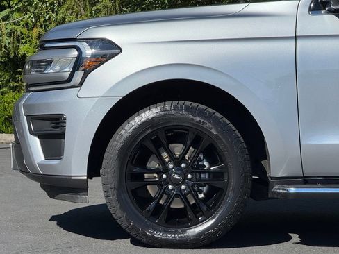 Used 2022 Ford Expedition XLT AWD/4WD image 4