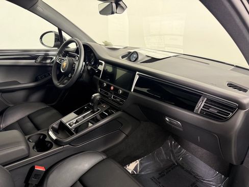 Certified 2026 Porsche Macan AWD/4WD image 14