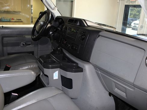 Used 2009 Ford E-350 and Econoline 350 Super Duty RWD image 20