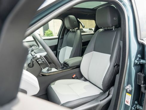 New 2026 Land Rover Range Rover Velar Dynamic SE image 18