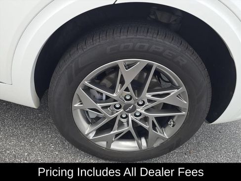 Used 2025 Genesis GV70 2.5T AWD/4WD image 14