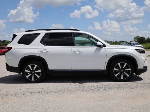 Used 2024 Honda Pilot Touring image 7