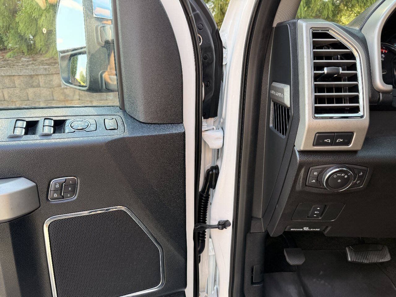 Used 2017 Ford F250 Lariat w/ Chrome Package AWD/4WD image 12