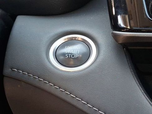 Used 2024 Toyota Highlander XLE image 24