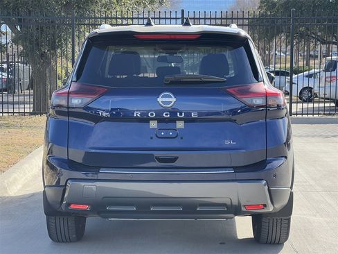 Certified 2025 Nissan Rogue SL w/ Tech Package image 5