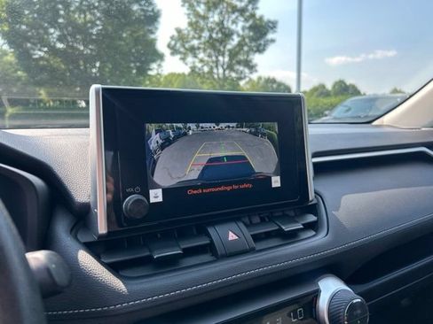 Used 2025 Toyota RAV4 XLE FWD image 24