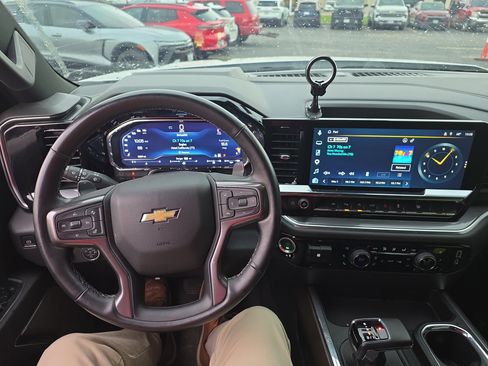 Used 2025 Chevrolet Silverado 1500 High Country AWD/4WD image 14