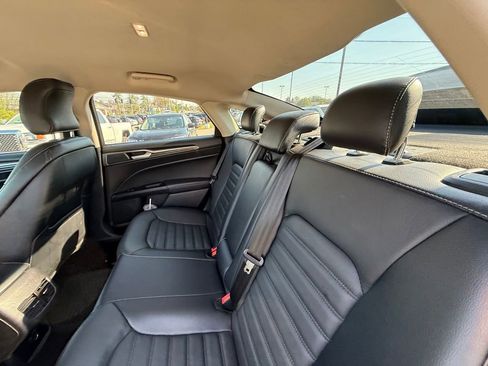 Used 2018 Ford Fusion SE w/ Fusion SE Technology Package FWD image 25