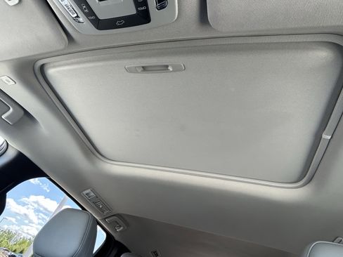 Certified 2025 Toyota Sienna XLE FWD image 30