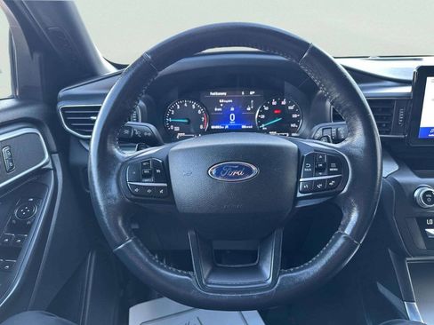 Used 2020 Ford Explorer XLT w/ Equipment Group 202A AWD/4WD image 27