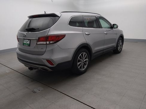 Used 2017 Hyundai Santa Fe SE image 10