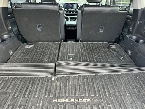 Used 2022 Toyota Highlander Limited image 17