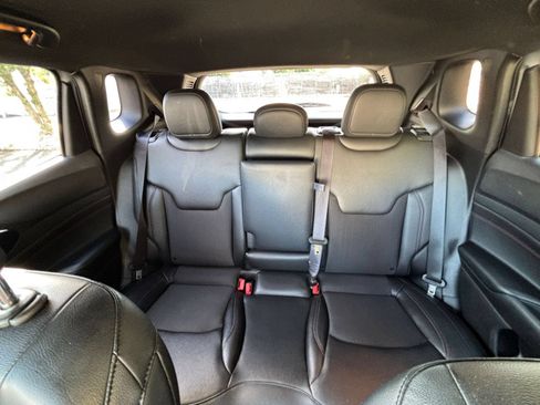 Used 2025 Jeep Compass Trailhawk AWD/4WD image 38
