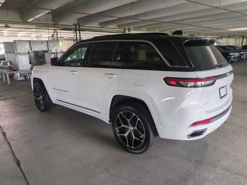 New 2025 Jeep Grand Cherokee Summit image 7