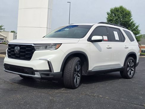 Used 2025 Honda Pilot Touring image 4