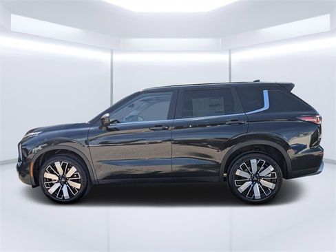 New 2025 Mitsubishi Outlander SE image 6