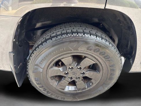 Used 2011 Toyota 4Runner SR5 w/ Premium Pkg w/Leather RWD image 38