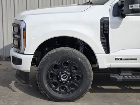 New 2026 Ford F250 Lariat w/ Black Appearance Package image 8