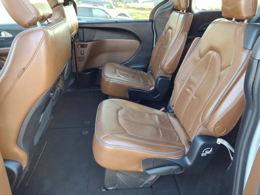 Used 2019 Chrysler Pacifica Limited FWD image 12