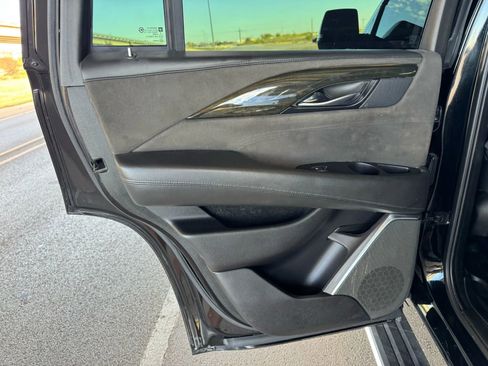 Used 2019 Cadillac Escalade Platinum image 19