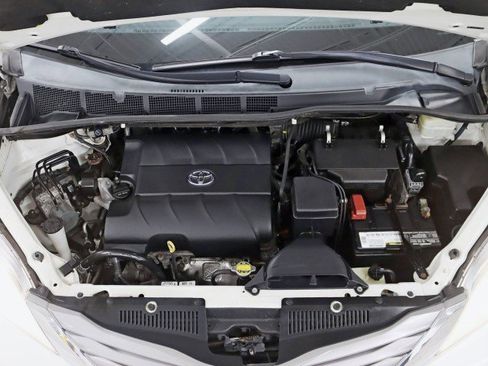 Used 2015 Toyota Sienna XLE w/ XLE Navigation Package image 36