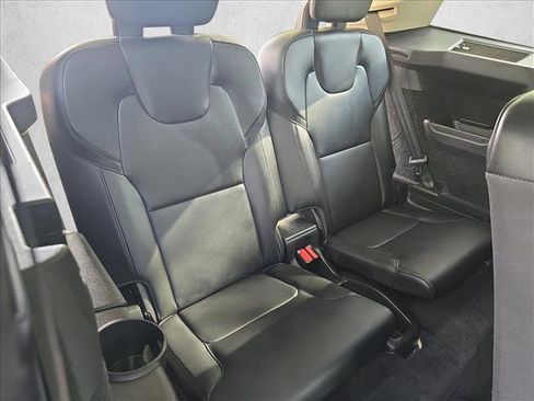 Used 2022 Volvo XC90 T5 Momentum w/ Climate Package image 13