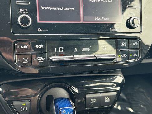 Used 2022 Toyota Prius LE image 27