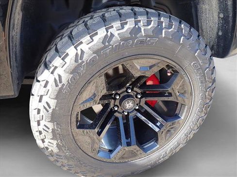Used 2024 RAM 1500 Laramie AWD/4WD image 8