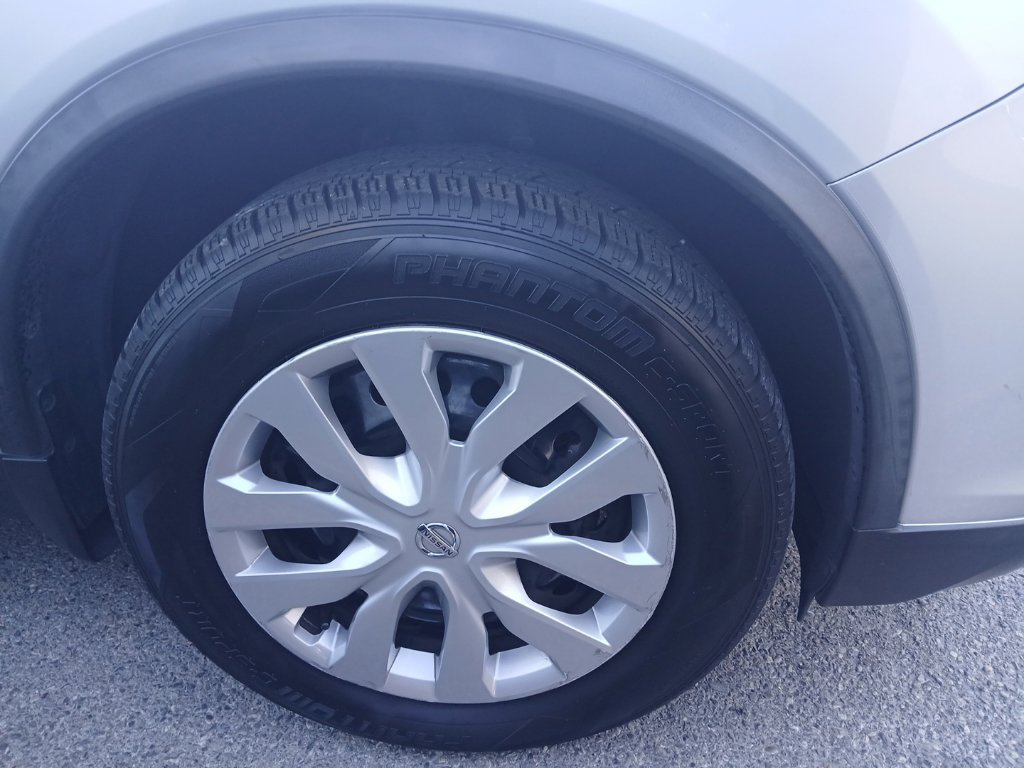 Used 2020 Nissan Rogue S FWD image 3