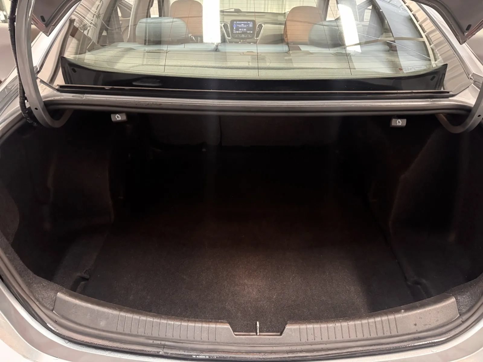 Used 2023 Chevrolet Malibu LT FWD image 39