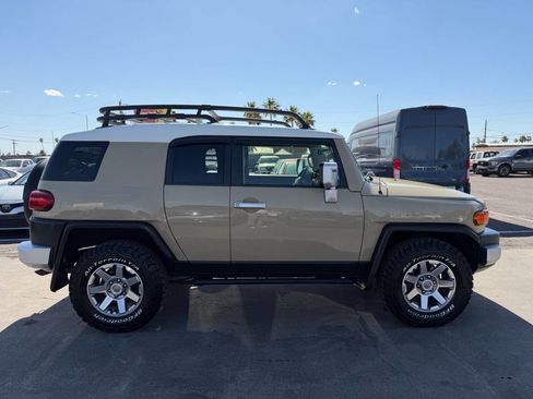 Used 2014 Toyota FJ Cruiser 4WD w/ Upgrade Package image 15