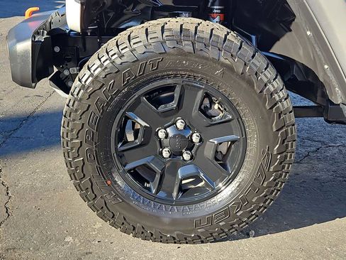 Used 2023 Jeep Gladiator Mojave image 13