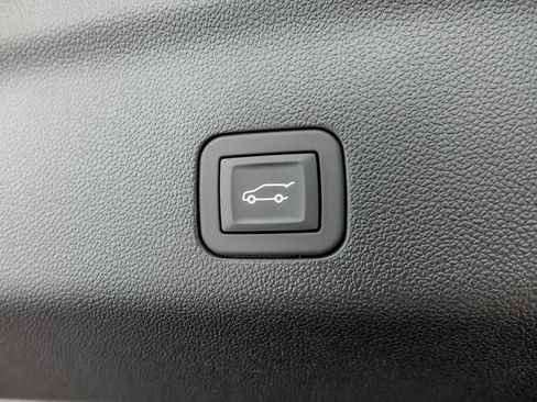 New 2026 Chevrolet Suburban Premier image 10