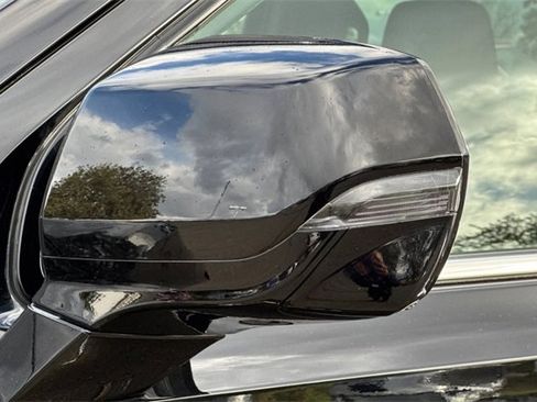 Used 2022 Chevrolet Tahoe LT w/ Luxury Package image 55