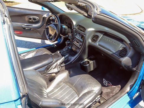 Used 1998 Chevrolet Corvette Coupe w/ Roof Pkg RWD image 51