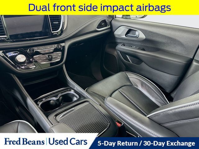 Used 2023 Chrysler Pacifica Limited w/ S Appearance Package FWD image 30
