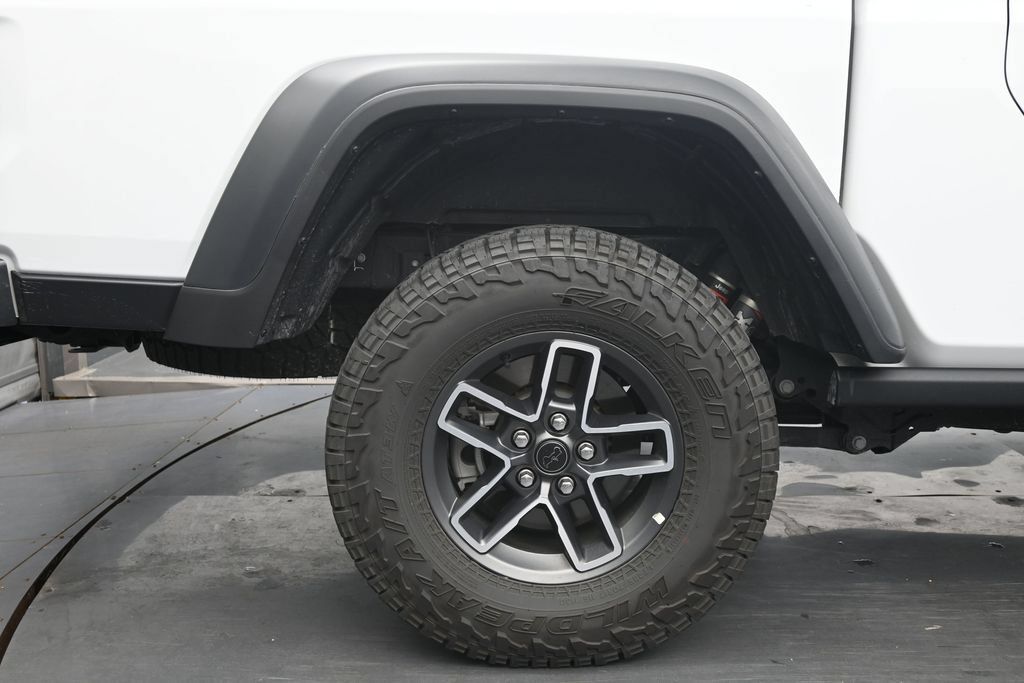 Used 2026 Jeep Gladiator Mojave AWD/4WD image 13