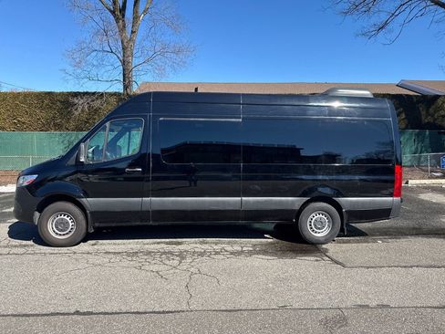 Used 2019 Mercedes-Benz Sprinter 2500 w/ Driver Convenience Package image 4