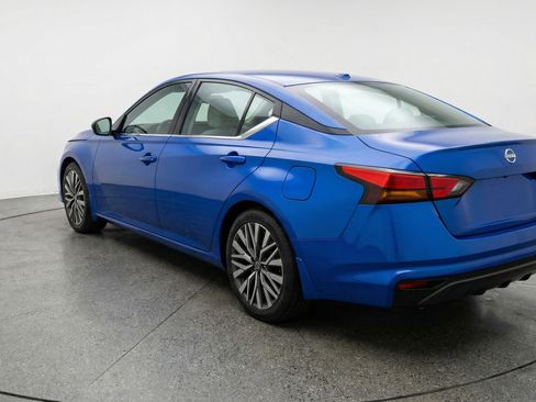 Used 2025 Nissan Altima 2.5 SV image 6